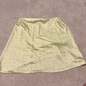 Short yellow skirt with black polka dots